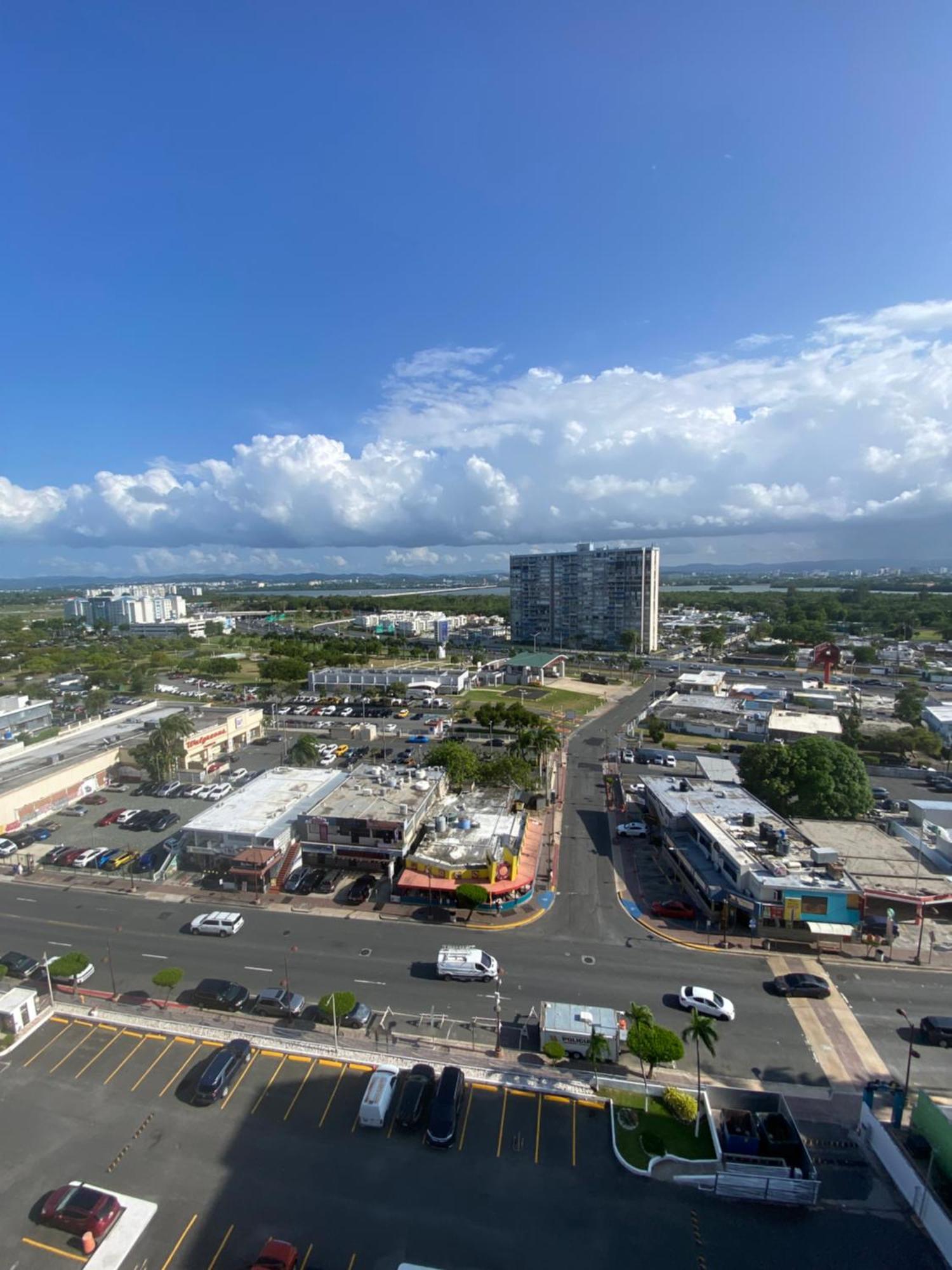 Downtown Isla Beachfront With Pool And Parking Apartment San Juan