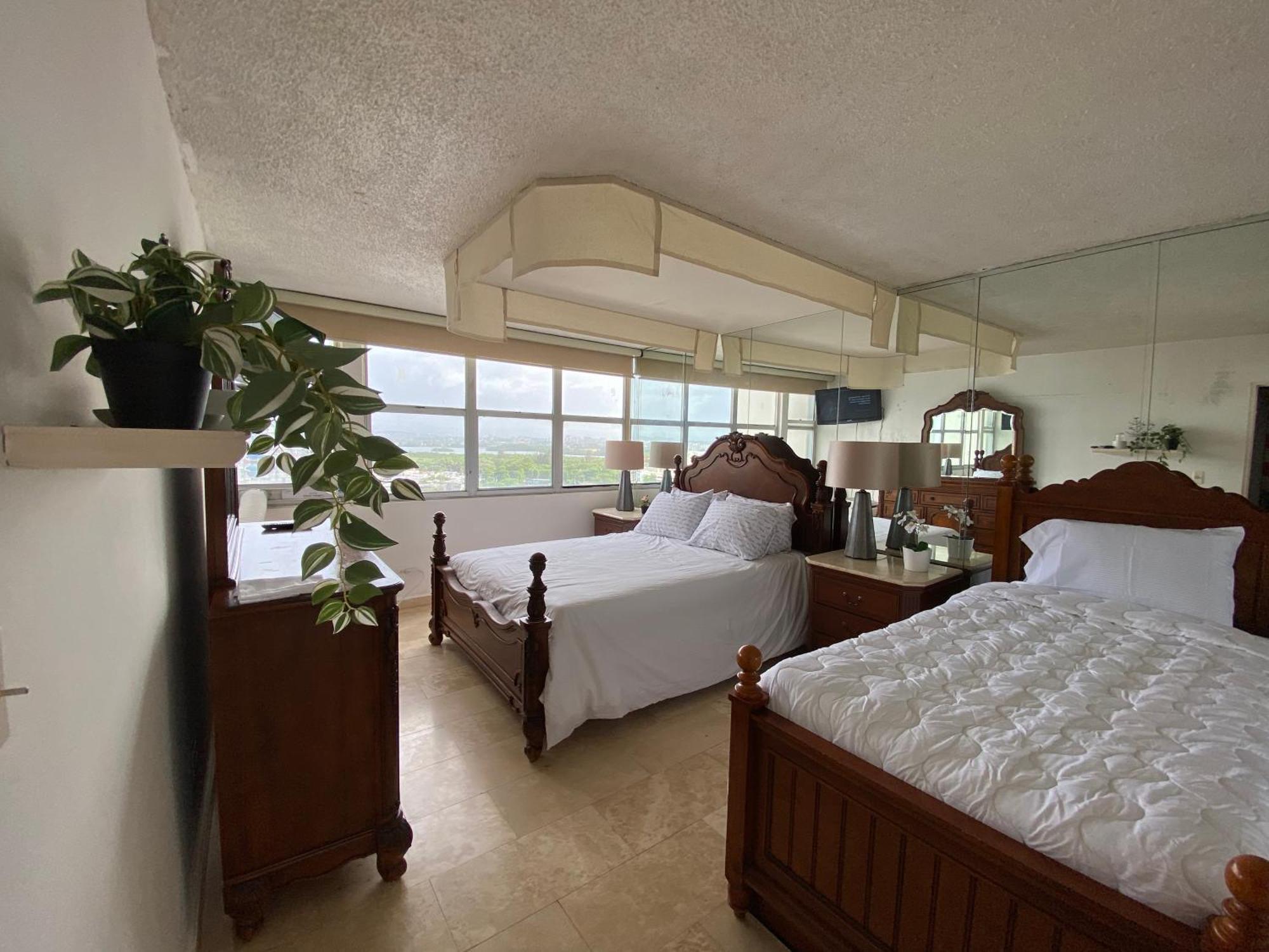Downtown Isla Beachfront With Pool And Parking San Juan